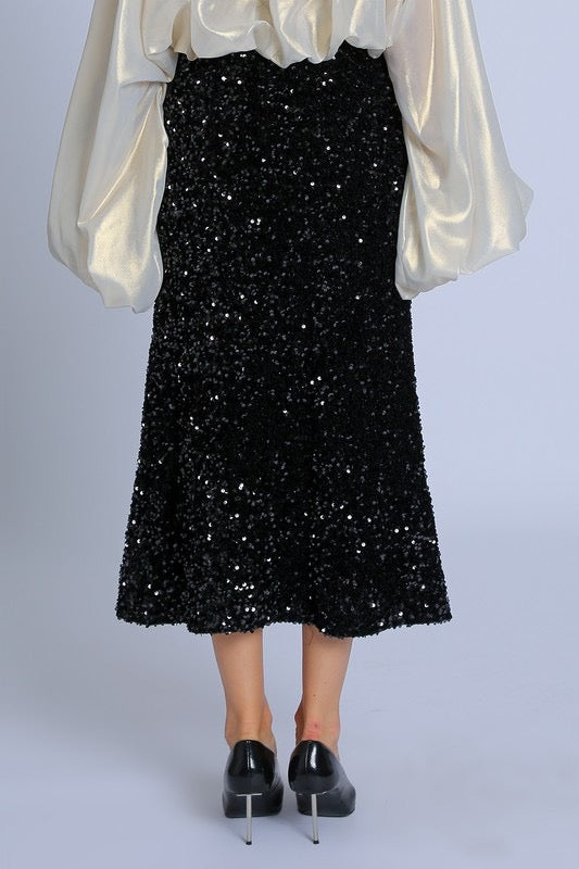 Shiny black skirt