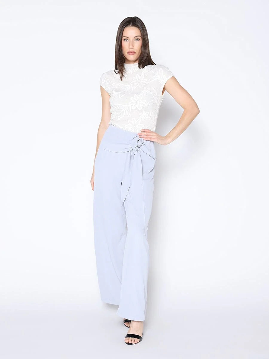 Top bordada & delicada