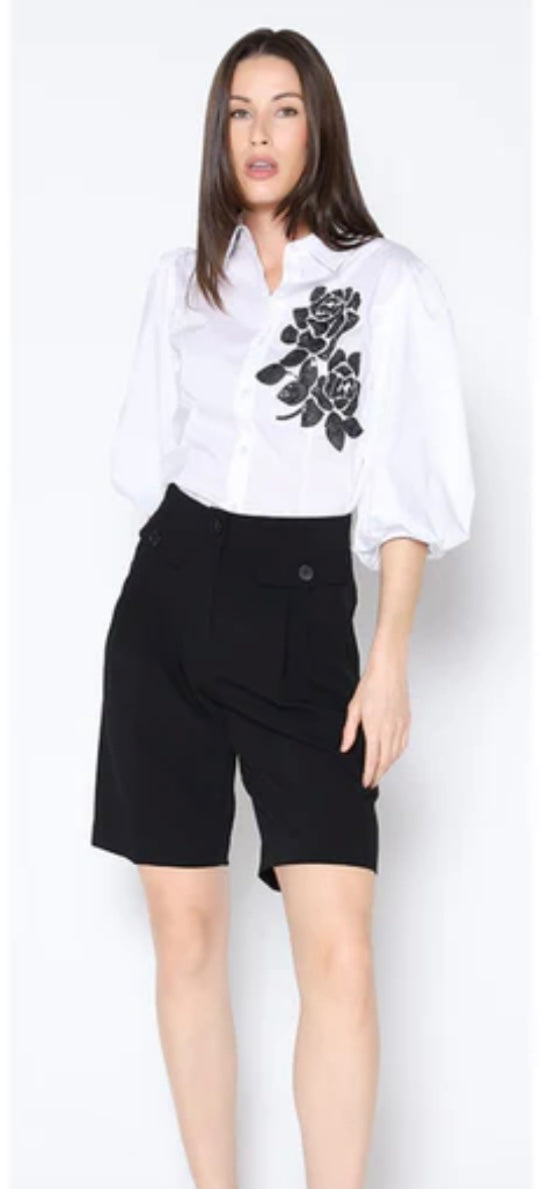 White top black flower