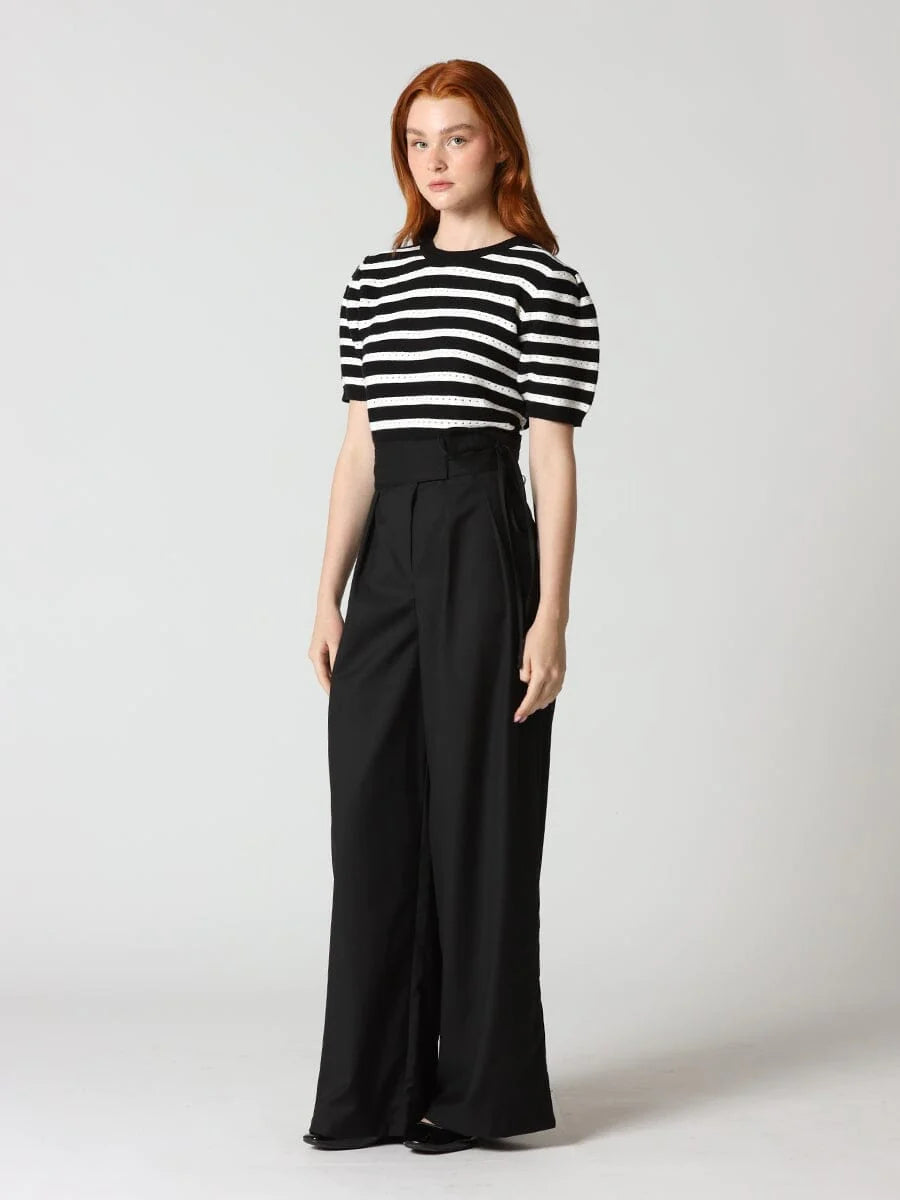 Manga corta rayas blancas y negras.