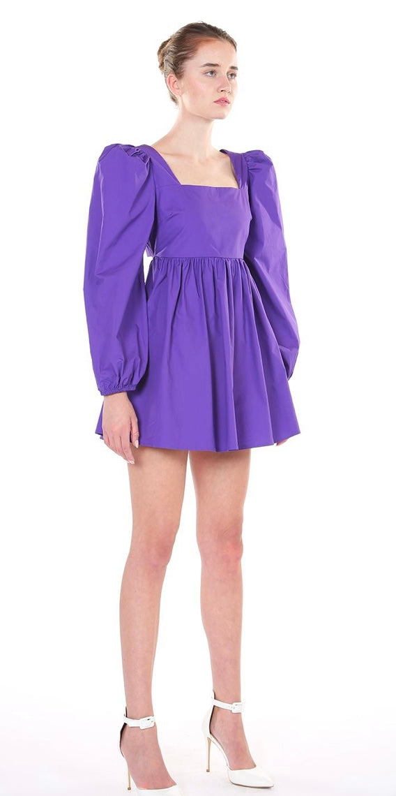 Vestido morado con espalda abierta