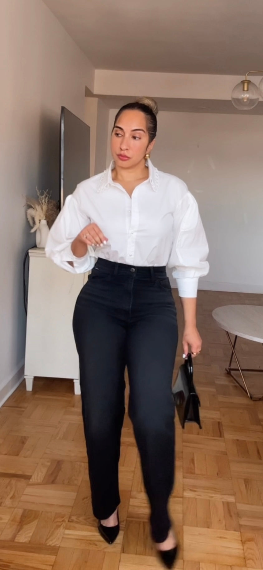 White top pearl collar