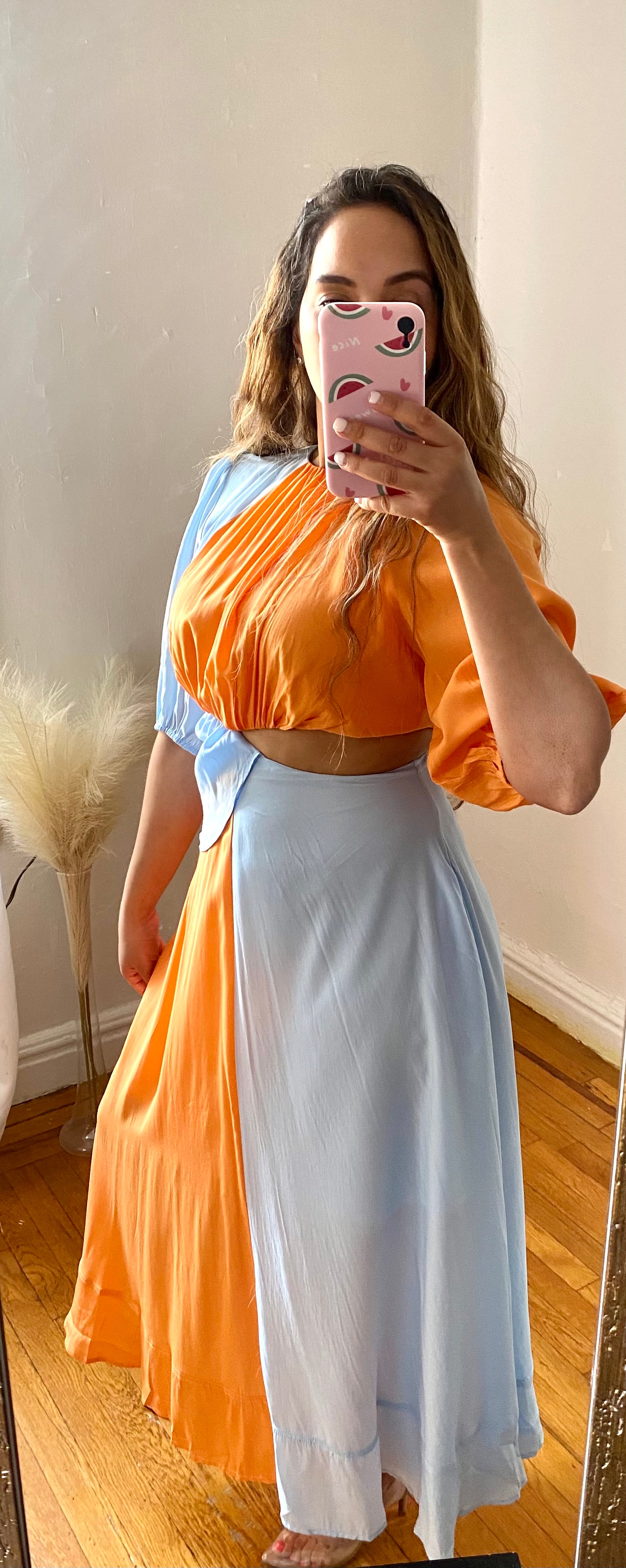 Vestido naranja y azul